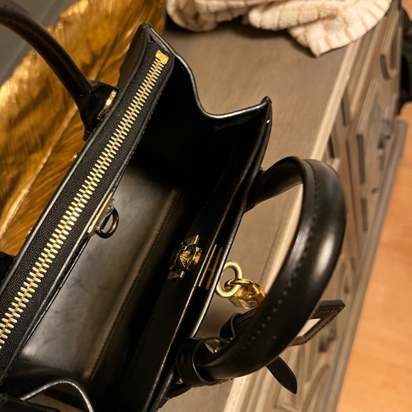 LOUIS VUITTON BLACK CROSSBODY PURSE (EXCELLENT CONDITION) - Picture 7 of 9